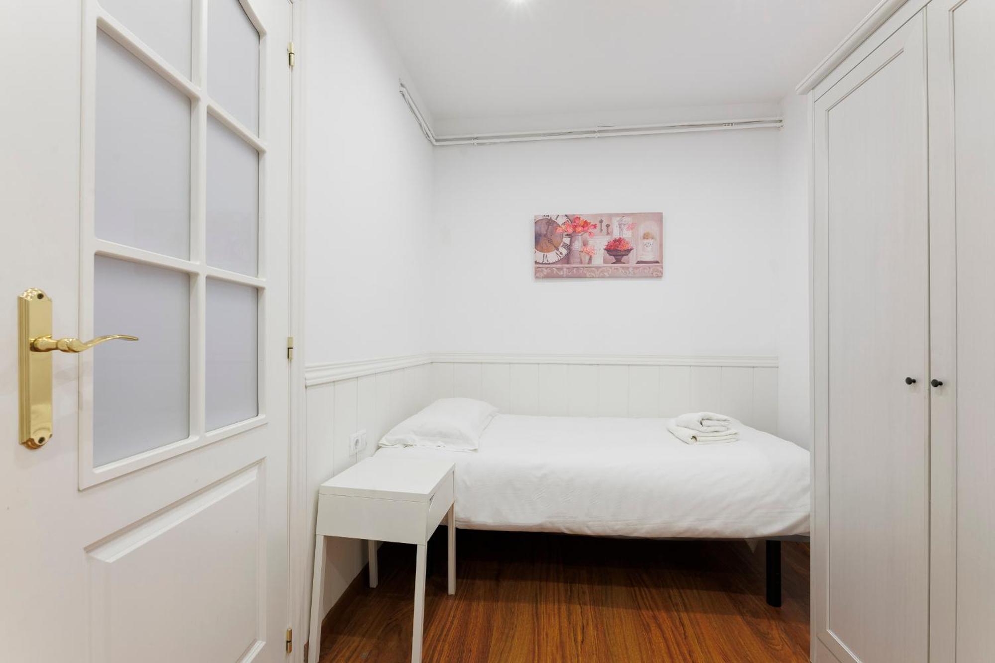 Aparteasy - Private Terrace, 3-bedroom Appartement Barcelona